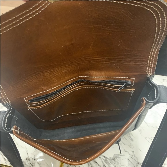 LORIANO TOLIANI Black Hand Crafted Leather Messenger Bag - Picture 6 of 16